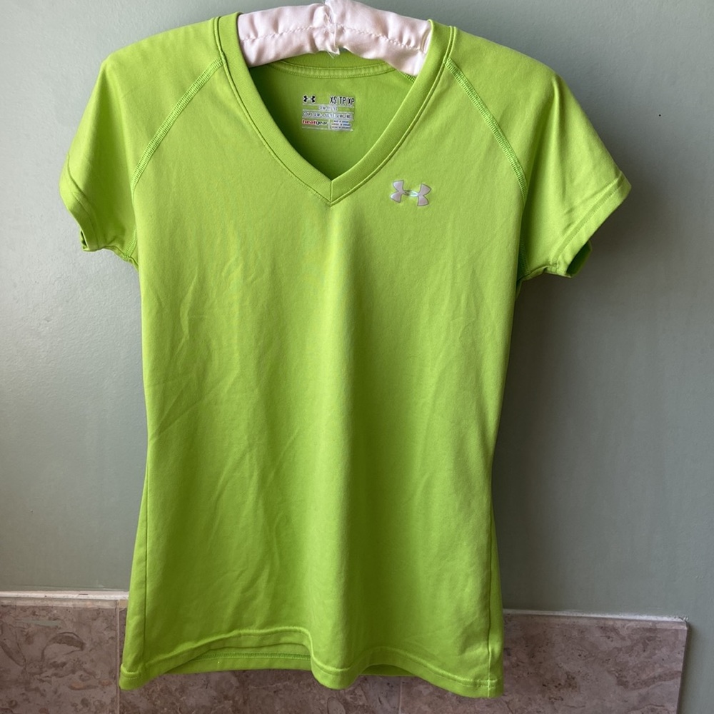 2 UNDER ARMOUR WORKOUT TOPS - Picture 2 of 11
